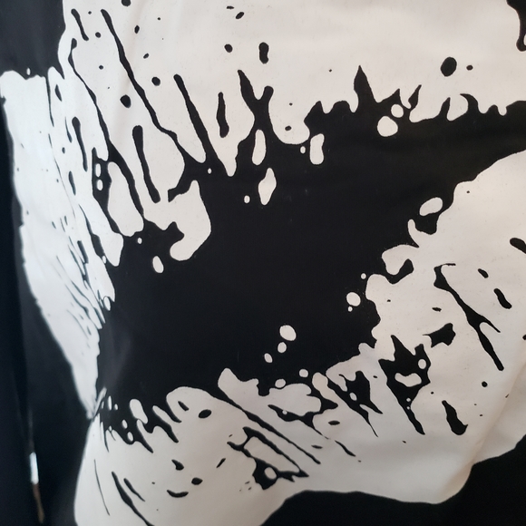 MagicMK Off the Shoulder Lips Tee - Picture 2 of 6